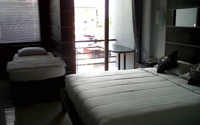 Arya Hotel and Spa