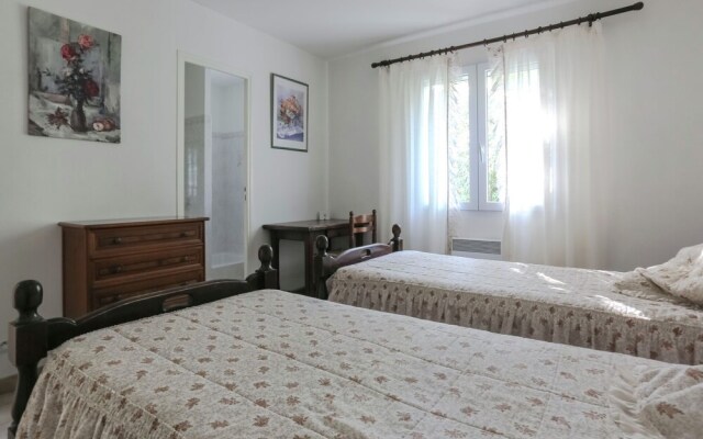 Provencal Holiday Home in Bormes-les-Mimosas with Pool