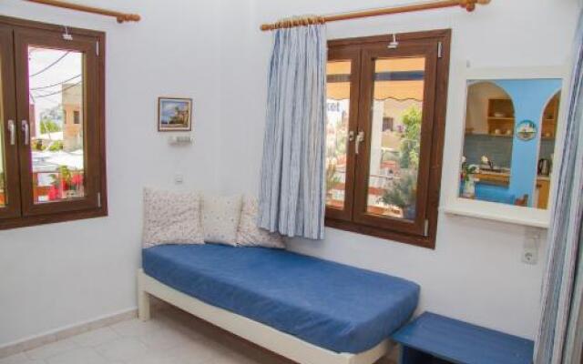 Zorbas Hotel Apartments & Studios