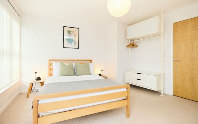 The Queensland Sanctuary - Trendy 2bdr Flat With Terrace