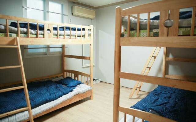 Golmok Guest House - Hostel