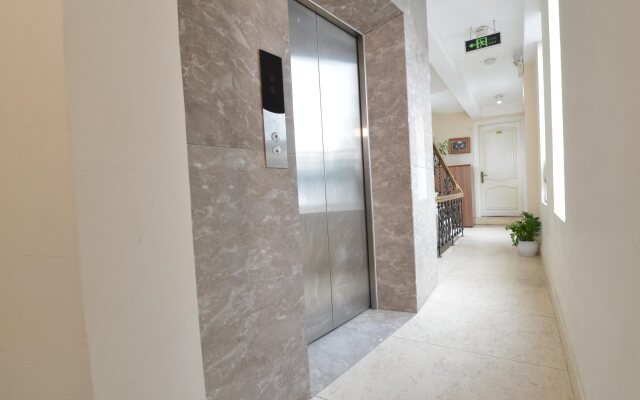 B & B Hanoi Hotel & Travel