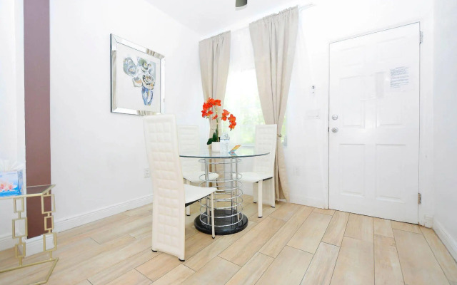 Sunrise Court Apartments