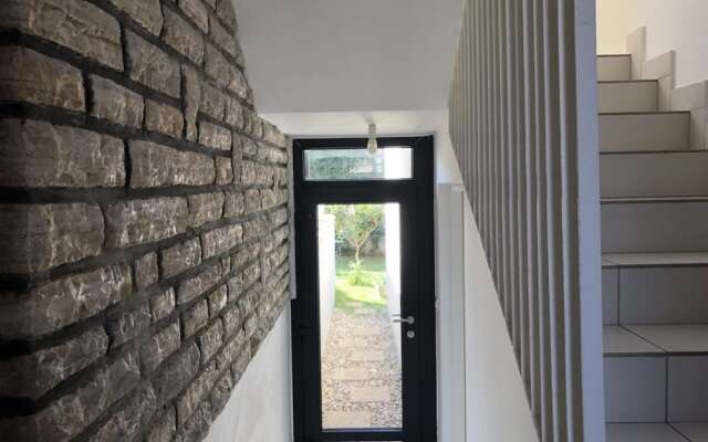 No5 Town-view Attic Studio