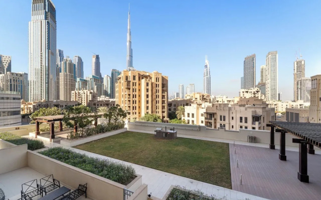 2BR 203 Bellevue Tower 1