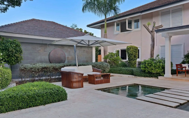 Oceanfront Golf Course Estate w Pool Guest House