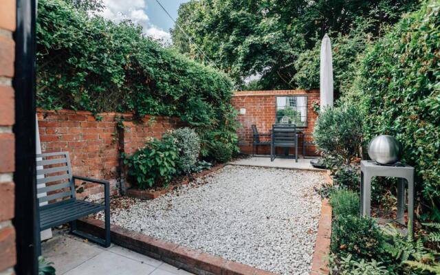 The Dragonfly - Central 2 bedroom house