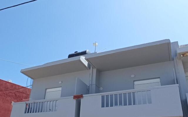 The Twins - Seaside Apartments - 1