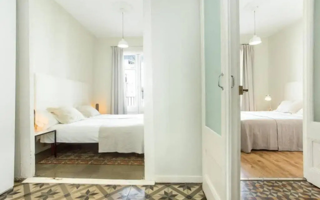 4bedroom apartment with a balcony in Las Ramblas 3 2