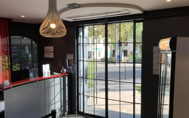 Hotel Sixteen Paris Montrouge
