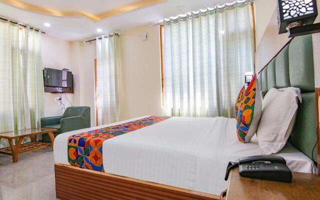 Fabhotel Royal Galaxy