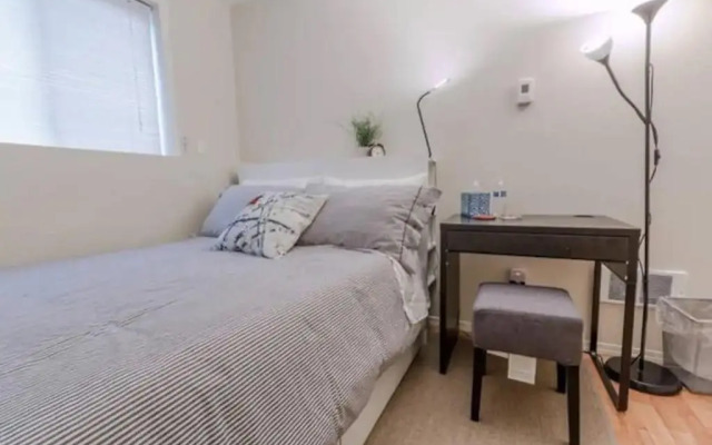 Two Bedroom MIL Apartment Close to Airport Link Rail