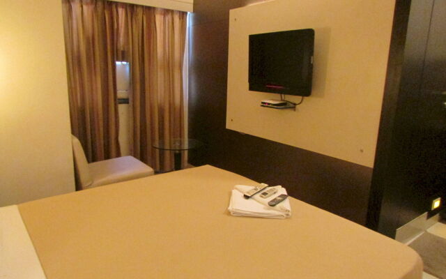 Capital O 74167 Hotel Mourya Residency