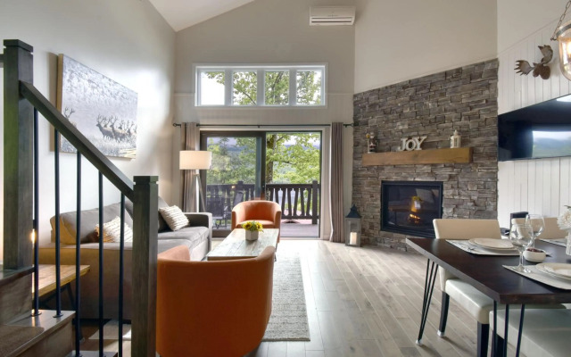 Stunning Condo - View on Lake Tremblant & Mountain