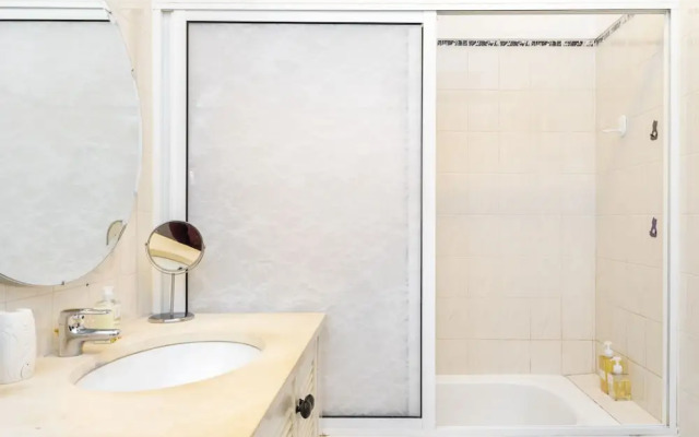 Damasceno Large Apartment