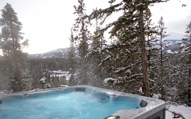 Spruce Ledge 4 Bedrooms 4.5 Bathrooms Townhouse