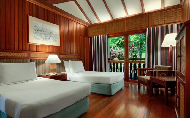 Hotel Longhouse