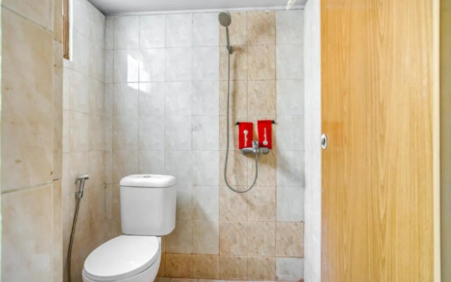 RedDoorz Plus near RSUD Dr. Pirngadi Medan 2