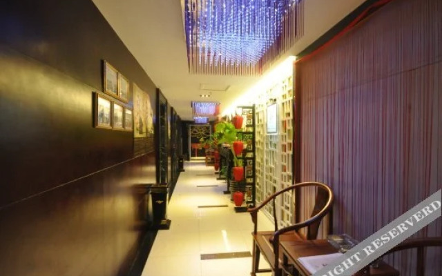 四叶草时尚酒店(郑州经三路店)