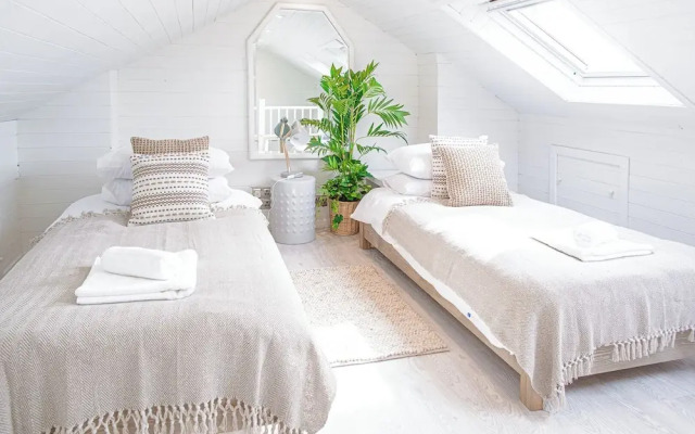 Stunning Townhouse with Large Garden