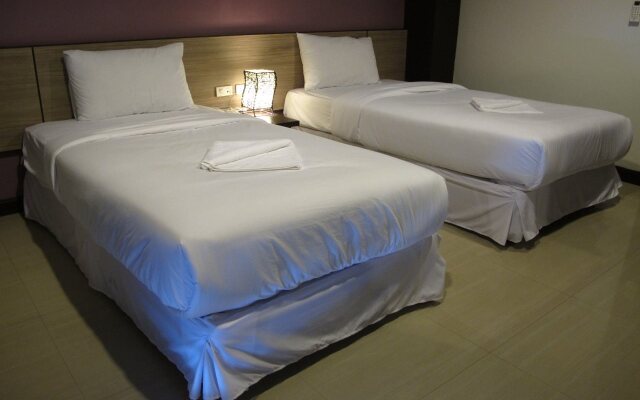 OYO 1127 Baan Siam Hotel