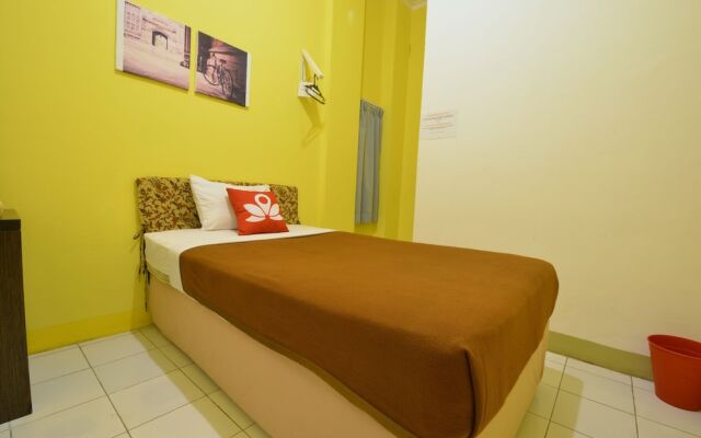 ZEN Rooms Basic Near Pasar Baru