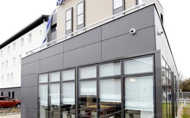 Kyriad Versailles - St-cyr-l'ecole