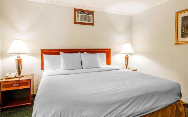 Clarion Inn & Suites Dothan South