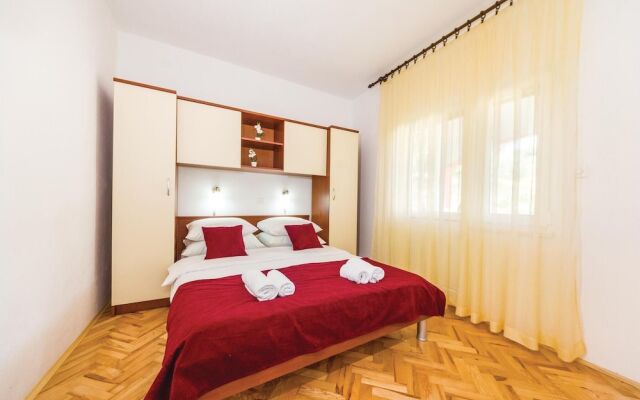Stunning Home in Rovanjska With 5 Bedrooms, Wifi and Outdoor Swimming Pool