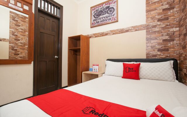 RedDoorz near Stasiun Kota Baru Malang