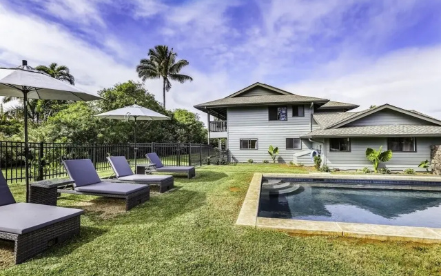 Hale Kaweonui 3 Bedroom Home by RedAwning