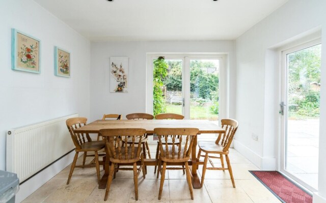 Stylish 3BD Family Home In Shepherd Bush
