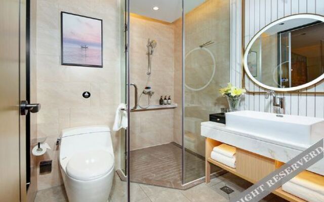 Vienna International Hotel Seven star rock star lake scenic spot