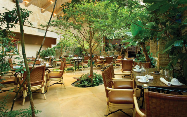 El Monte Sagrado Living Resort & Spa