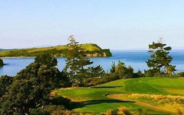 Modern Coastal Home & Award-winning Golf