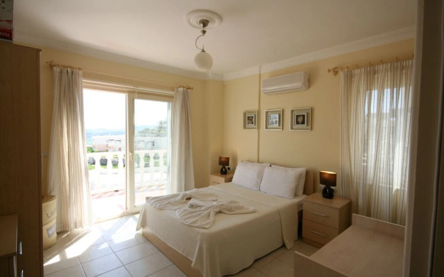 Important Group Turqouise Villa Katrina