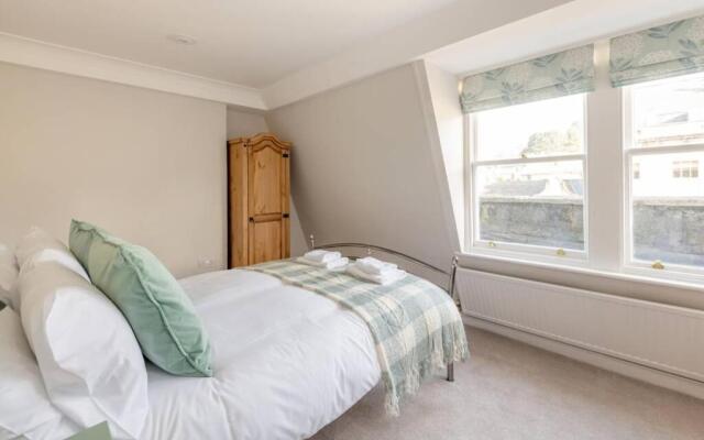 Rooftop Retreat - 2 Double Beds w/ Stunning Views
