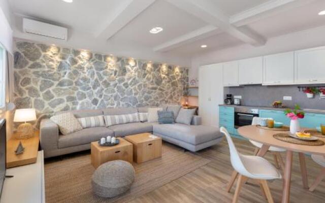 Rapanos Apartments