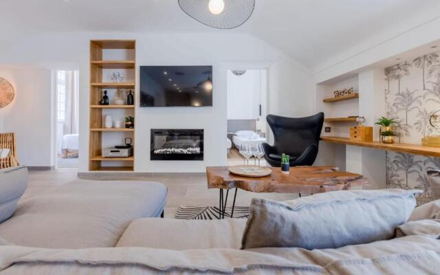 SERRENDY Stylish 2-bedroom apartment 1-minute walk to beaches