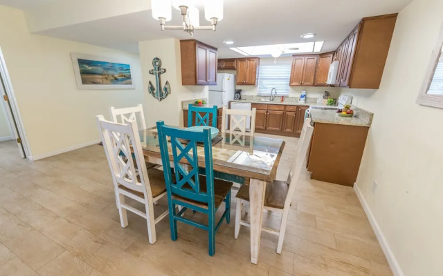 Cocoa Beach Club by Happy Palm Stays