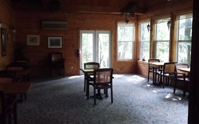 The Lake Of Bays Lodge
