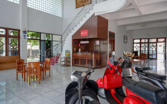 RedDoorz @ Hotel Horas Palopo