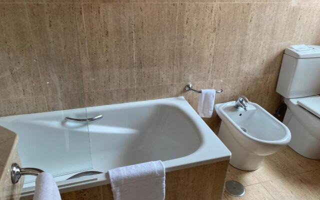 Duerming Longoria Plaza Hotel