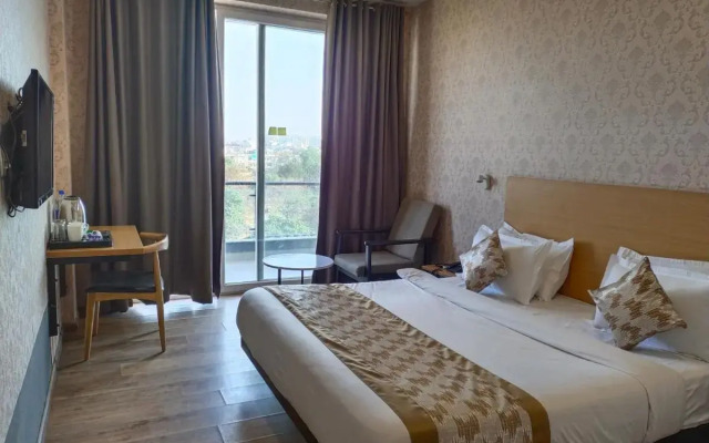 Saltstayz Select - Near Sohna Road City Center