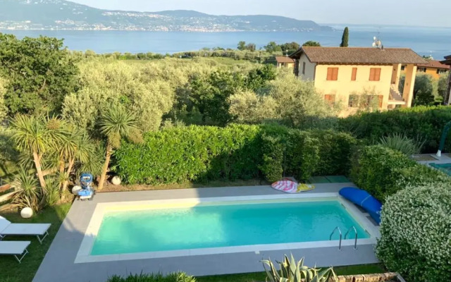 Casa Bougainville Shared Pool And Lake View