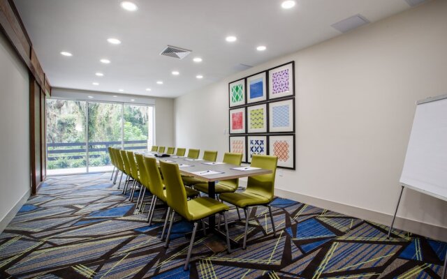 Holiday Inn Express And Suites Deland South