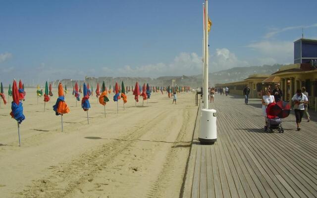 bord de mer, chalet en bois avec tandem