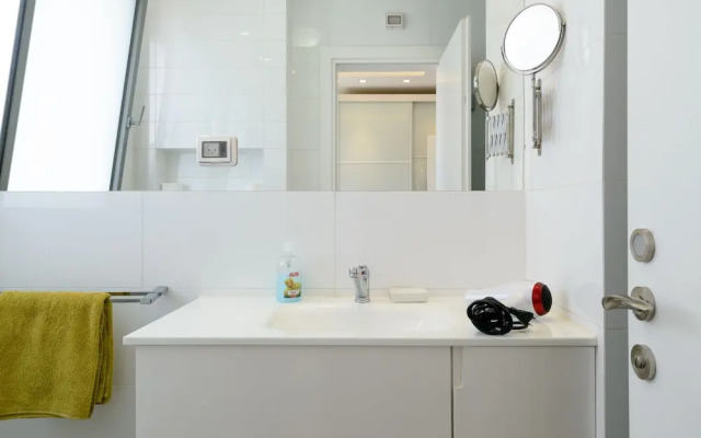 Best Location 3 BR 50m Beach Parking