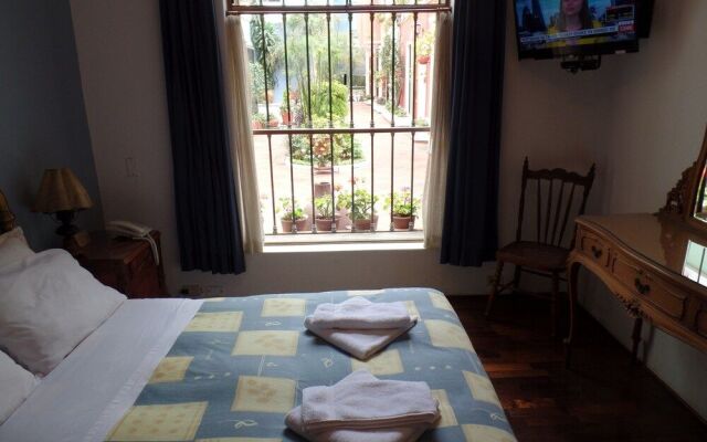 Hostal El Patio B&B