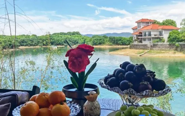 Wanghu No.1 Homestay